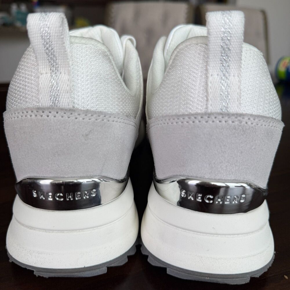 Size 10 - Skechers Women's Runway Posh Gal Super Lightweight Retro Sneaker - Picture 5 of 12